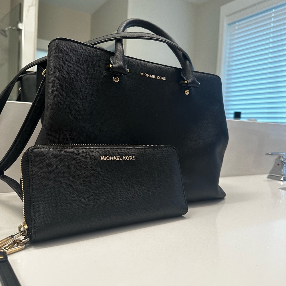 Micheal Kors wallet and purse